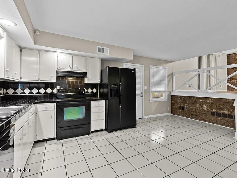 8016 Cortland Dr — Photo 7