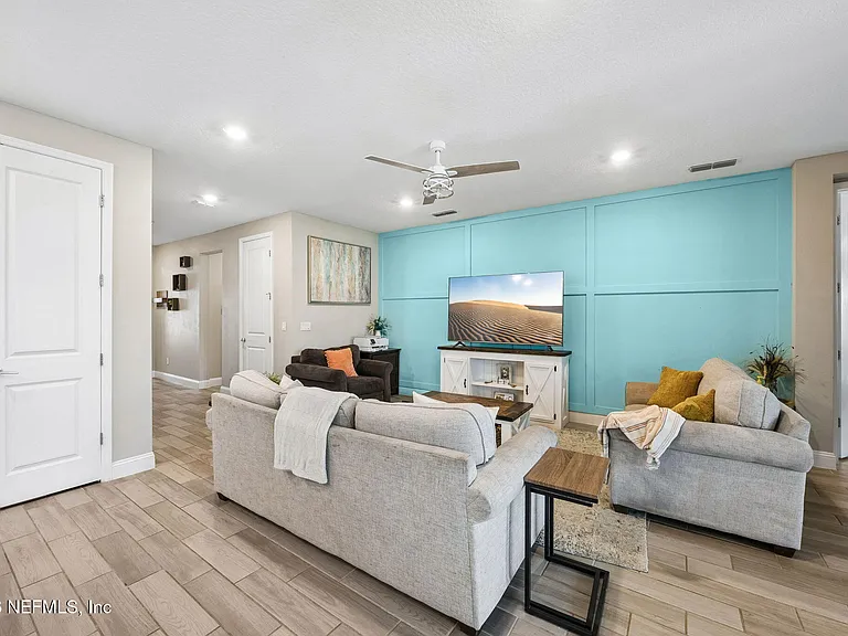 118 Sadler Ct — Photo 7