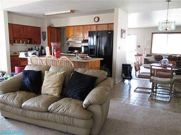 3rd image of 426 Mariemont Dr E