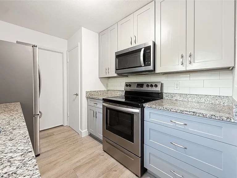 530 Obispo Ave — Photo 8