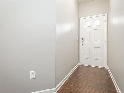 4th image of 145 Townview Dr