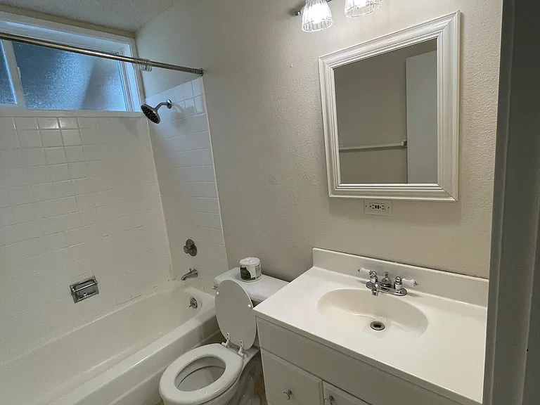 100 Kerr Pkwy #26 — Photo 7