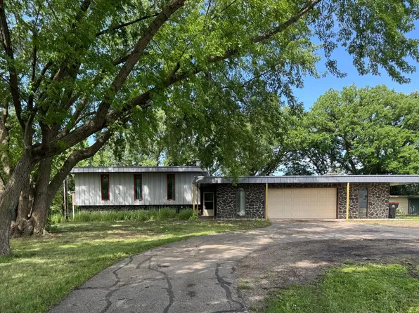 1004 S Ramsey St, Redwood Falls, MN 56283