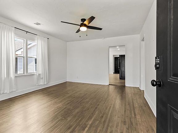 3rd image of 921 S Reno Ave