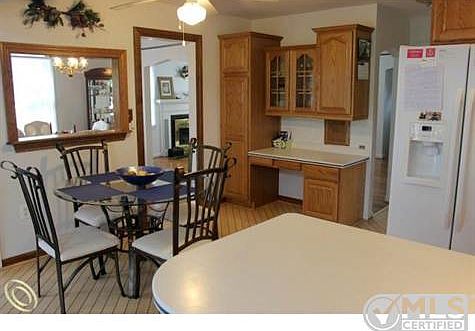 Kitchen eating area