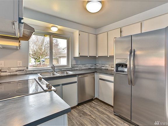 5th image of 2704 178th Pl NE