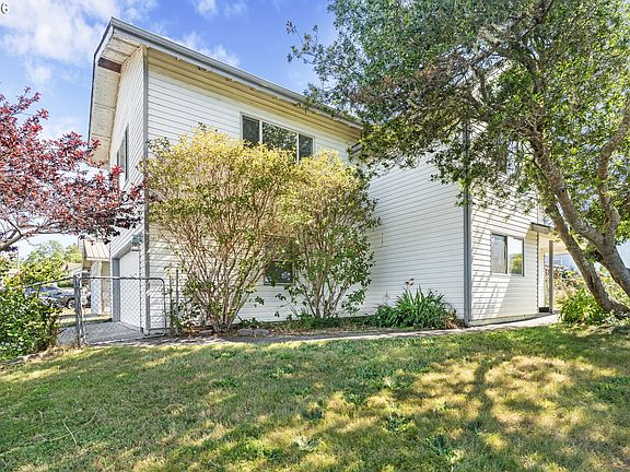 5th image of 17305 Blueberry Dr