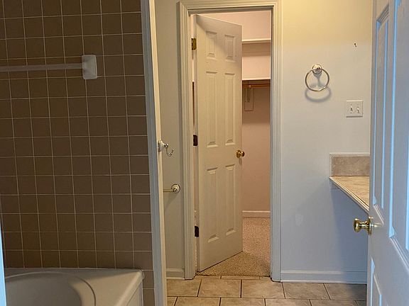 4th image of 112 Carolyn Dr