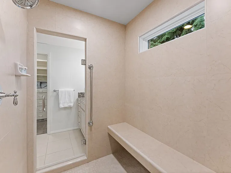 990 W Parkhill Dr — Photo 33