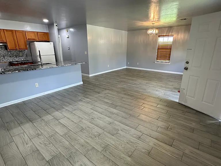 2512 SE 48th St — Photo 4