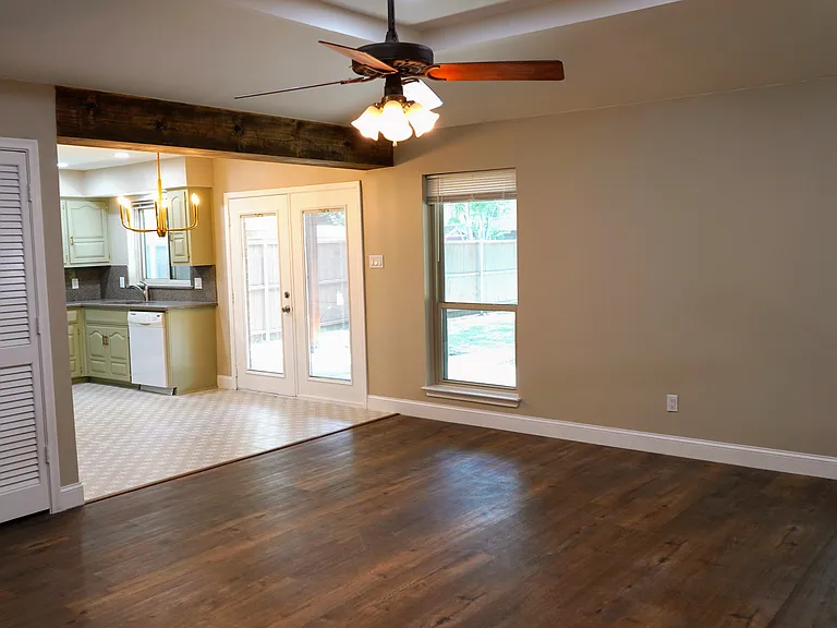 311 Gwendola Dr — Photo 7