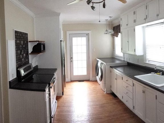 3rd image of 2931 Fountain Park Blvd