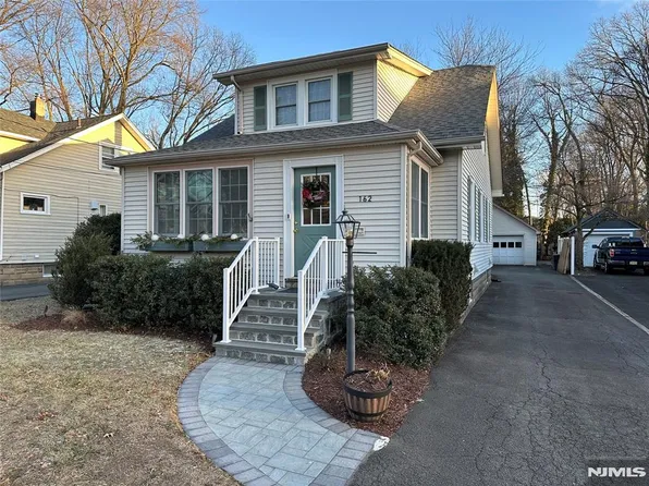 162 Packard Ave, Wyckoff, NJ 07481