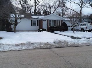 81 Woodview Dr, Cranston, RI 02920