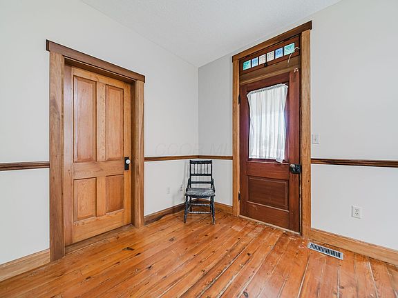 5th image of 303 S Main St