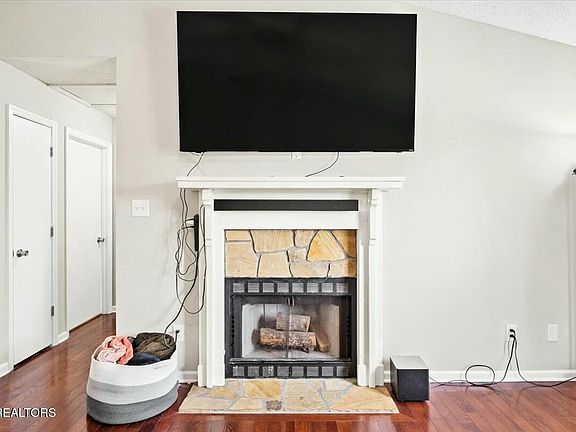 5th image of 5912 Montina Rd