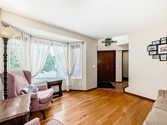 5th image of 232 NE Macewan Ridge Close NW