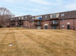 12230 Anne St APT 8, Omaha, NE 68137