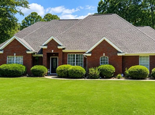 104 N 26th Ave, Lanett, AL 36863