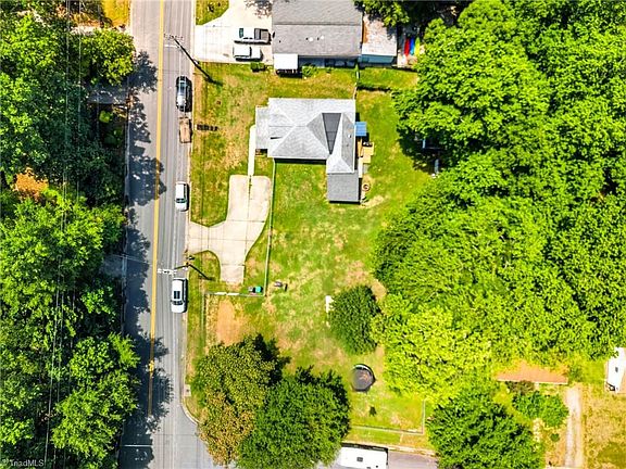 2nd image of 413 & 415 E Dayton Ave