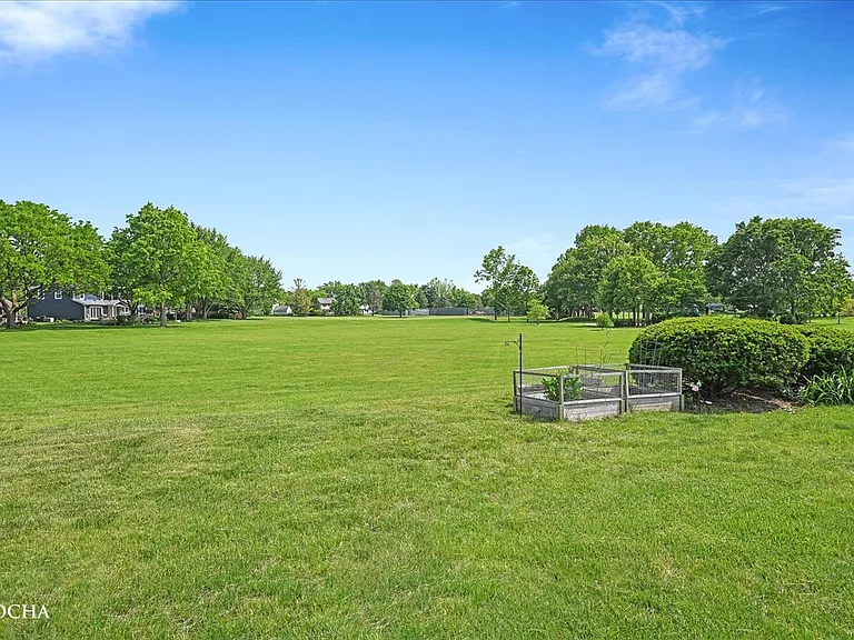 1012 Bainbridge Dr — Photo 43