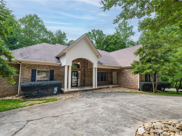 480 Pin Du Lac Dr, Central, SC 29630