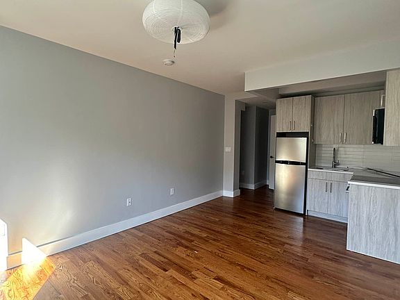 4th image of 195 Underhill Ave #2D