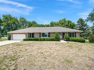 121 W End Ct, Oswego, IL 60543
