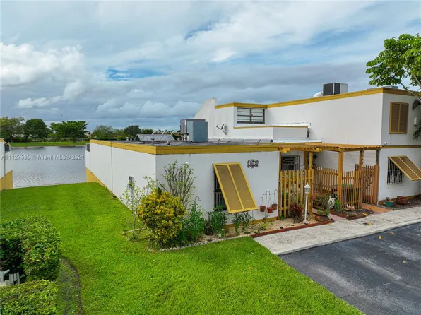 1382 SW 131 Place Cir E, Miami, FL 33184