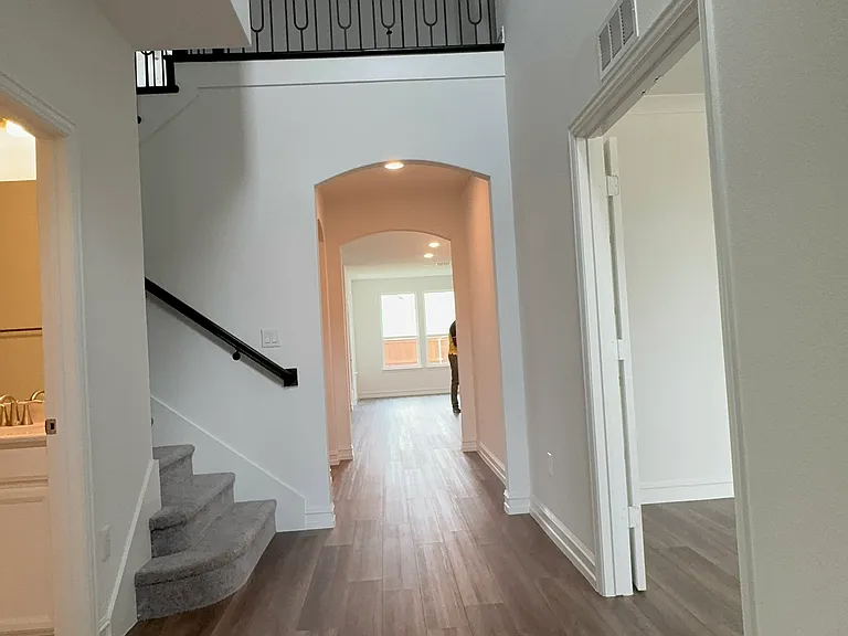 1820 Whispering Pines Dr — Photo 3