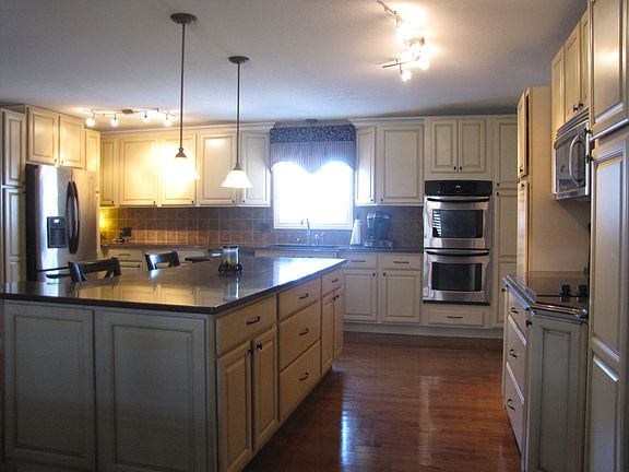 3rd image of 7201 Imperial Dr