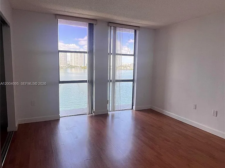 17500 N Bay Rd #S907 — Photo 15