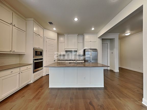 4th image of 448 Strait Ln