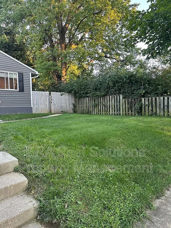 3 bed, 2.0 bath, 775 sqft, $1,550 — Photo 3