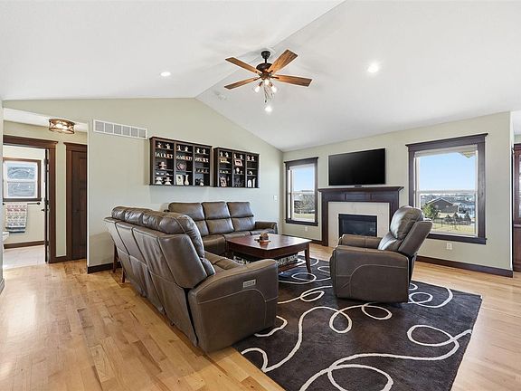 3rd image of 1003 Croell Ave