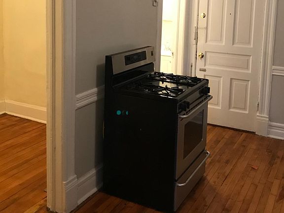 4th image of 1421 W Superior St APT 1R