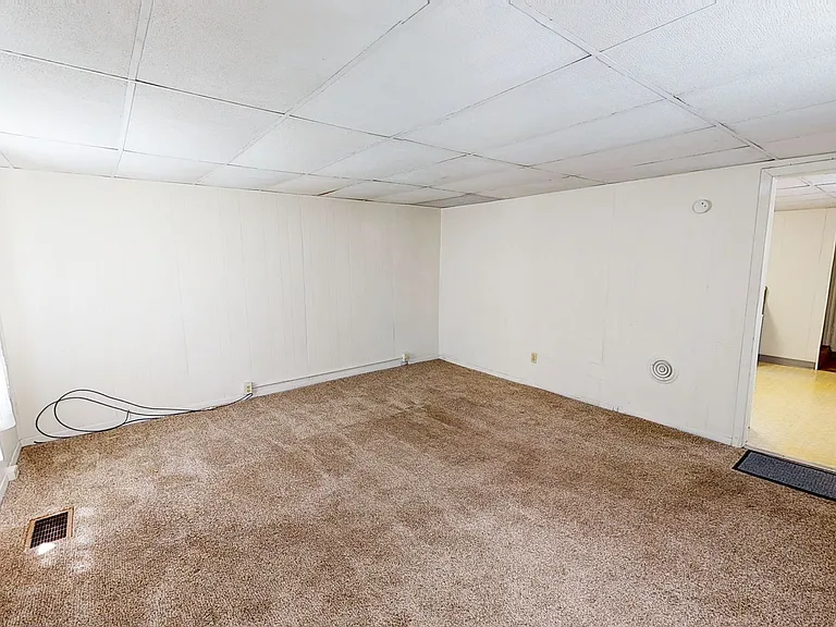 212 E Walnut St — Photo 6
