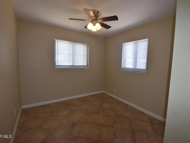 807 Poplar St — Photo 6