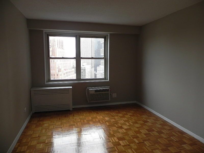 2nd image of 310 Greenwich St APT 3G