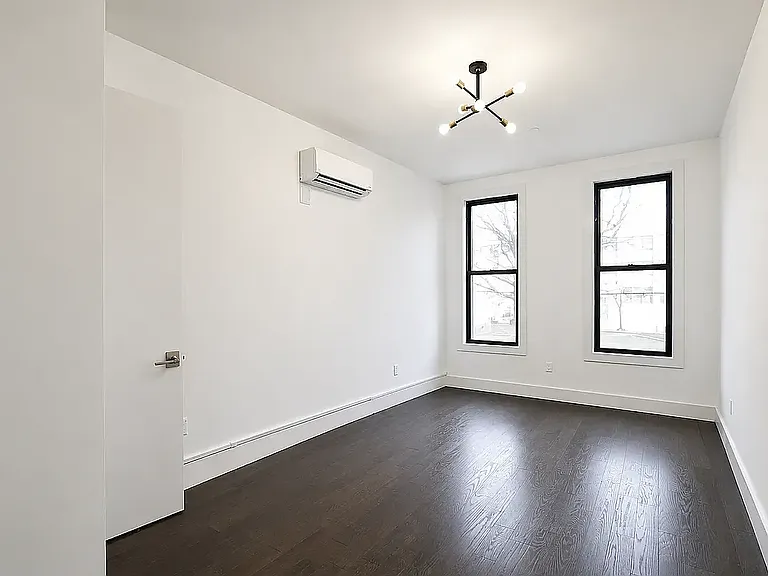 1110 Halsey St #5 — Photo 6