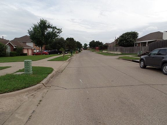 4th image of 714 Castlewood Dr