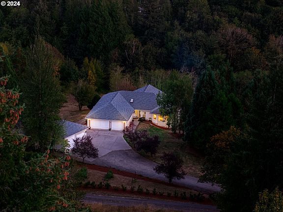 4th image of 721 NW 352nd Cir