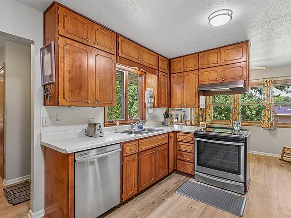 3rd image of 416 N 11th Street Pl