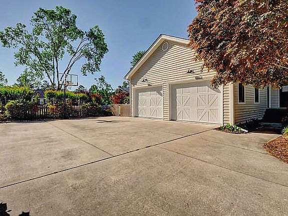4th image of 3212 Red Berry Dr