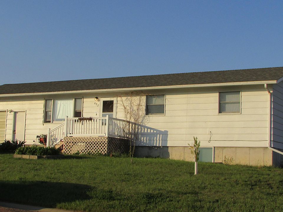 1st image of 627 Ryan Dr