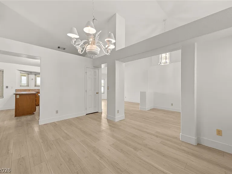 360 Humboldt North Dr — Photo 13