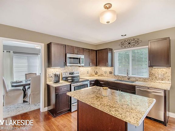 4th image of 6765 Berwick Dr