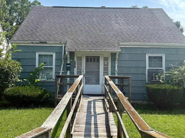 1626 Johnson St, South Bend, IN 46628