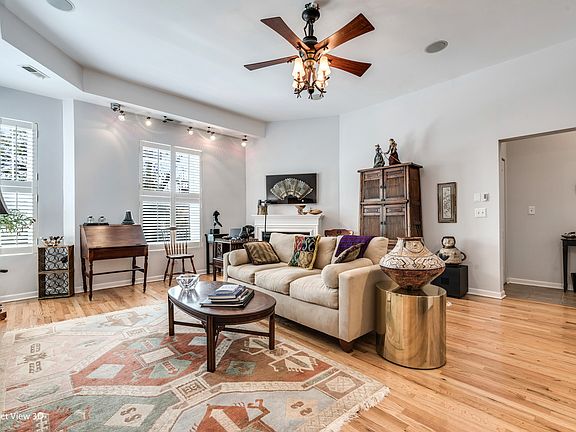 2nd image of 4545 S Drexel Blvd Unit 2B