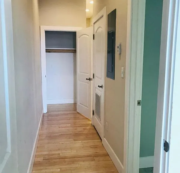 2733 Woodburn Ave #402 — Photo 7
